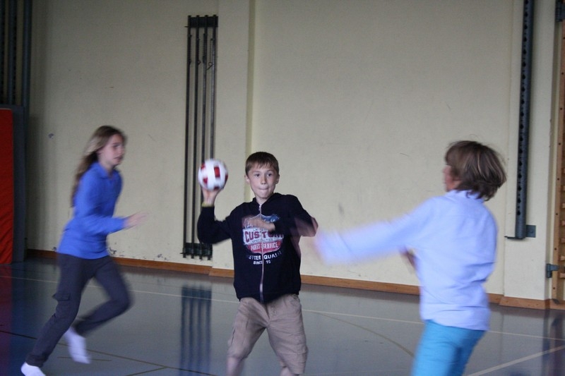 Village Camps International Summer Camp Leysin, Switzerland 2026-08-15 https://www.villagecamps.com/journals_admin/images/683-23-handball (81).jpg